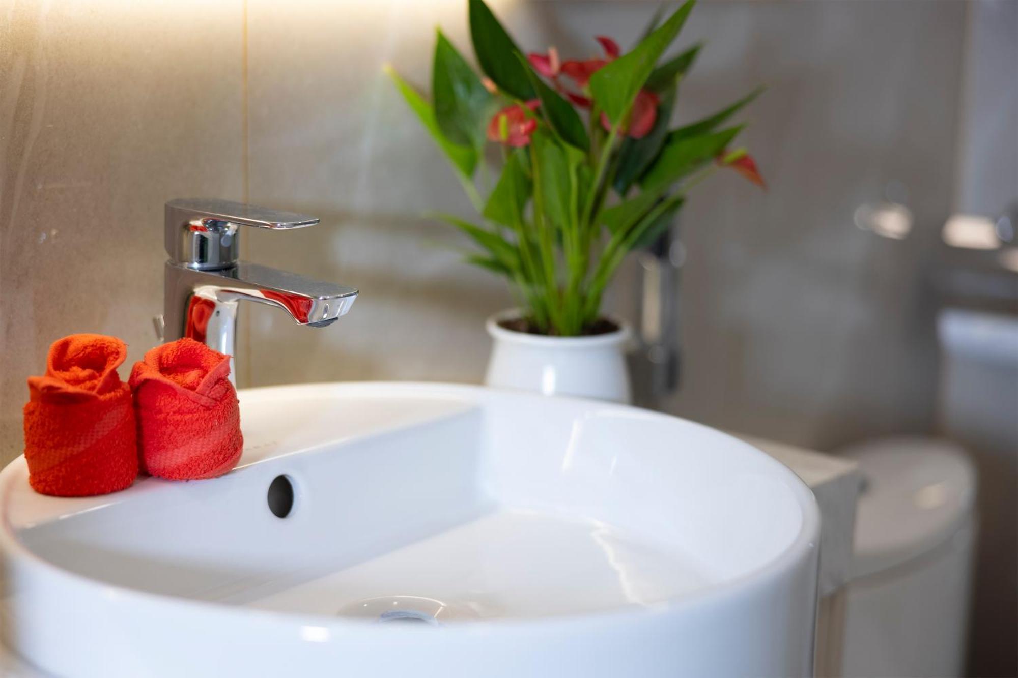 Khách sạn Ben Thanh Luxury & *