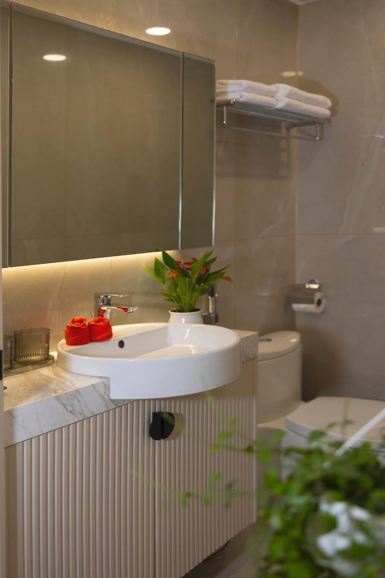 Ben Thanh Luxury & Khách sạn *