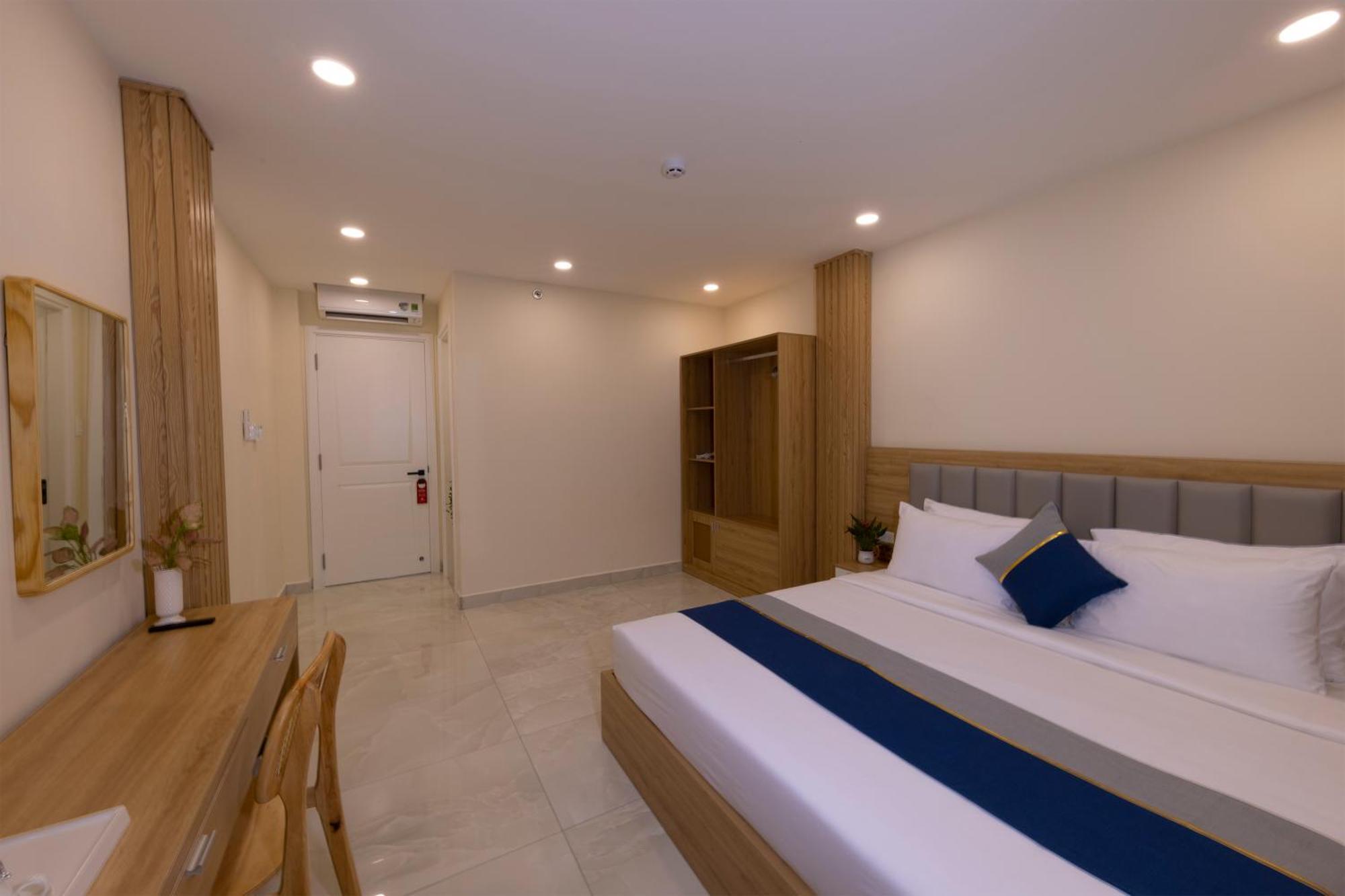 Ben Thanh Luxury & * TP. Hồ Chí Minh
